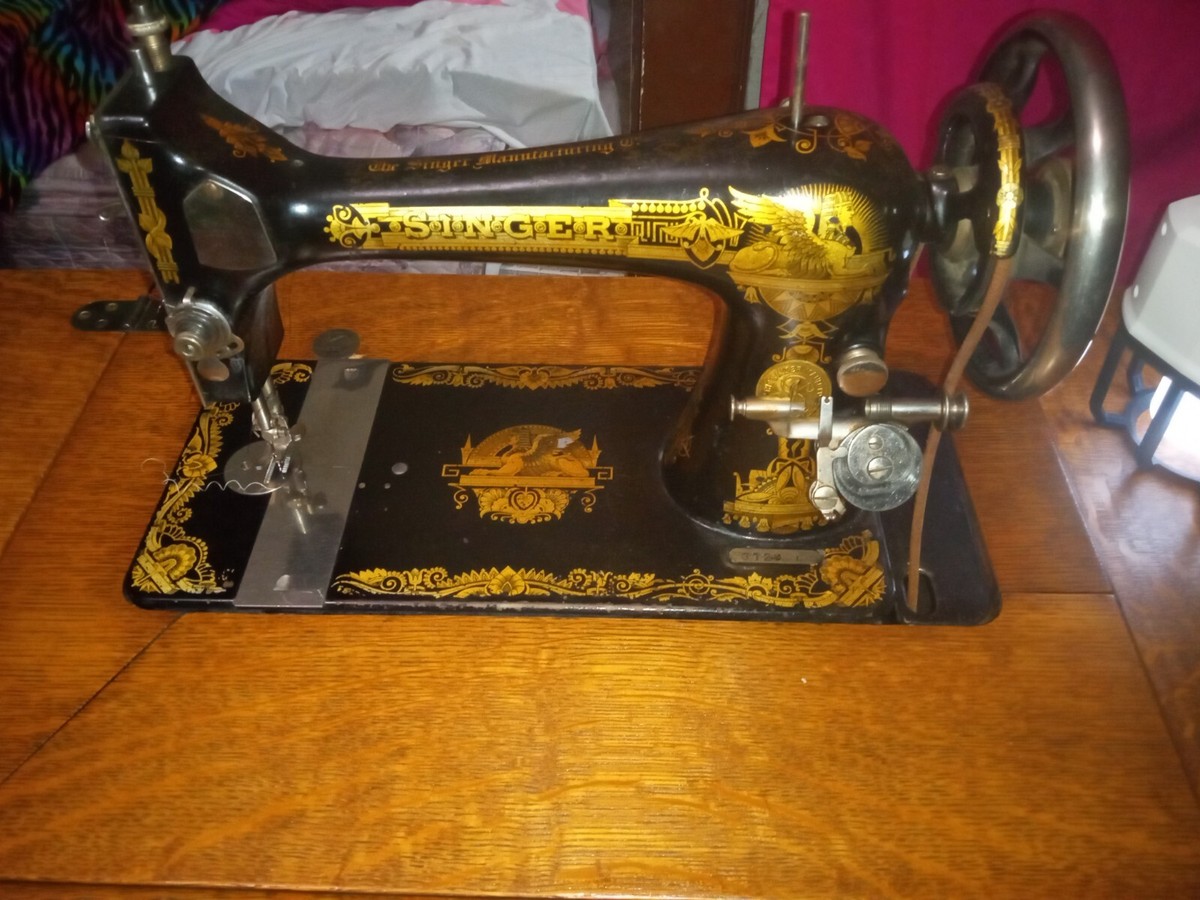 1910 Singer Sewing Machine No. 27-4 Immaculate Condition with