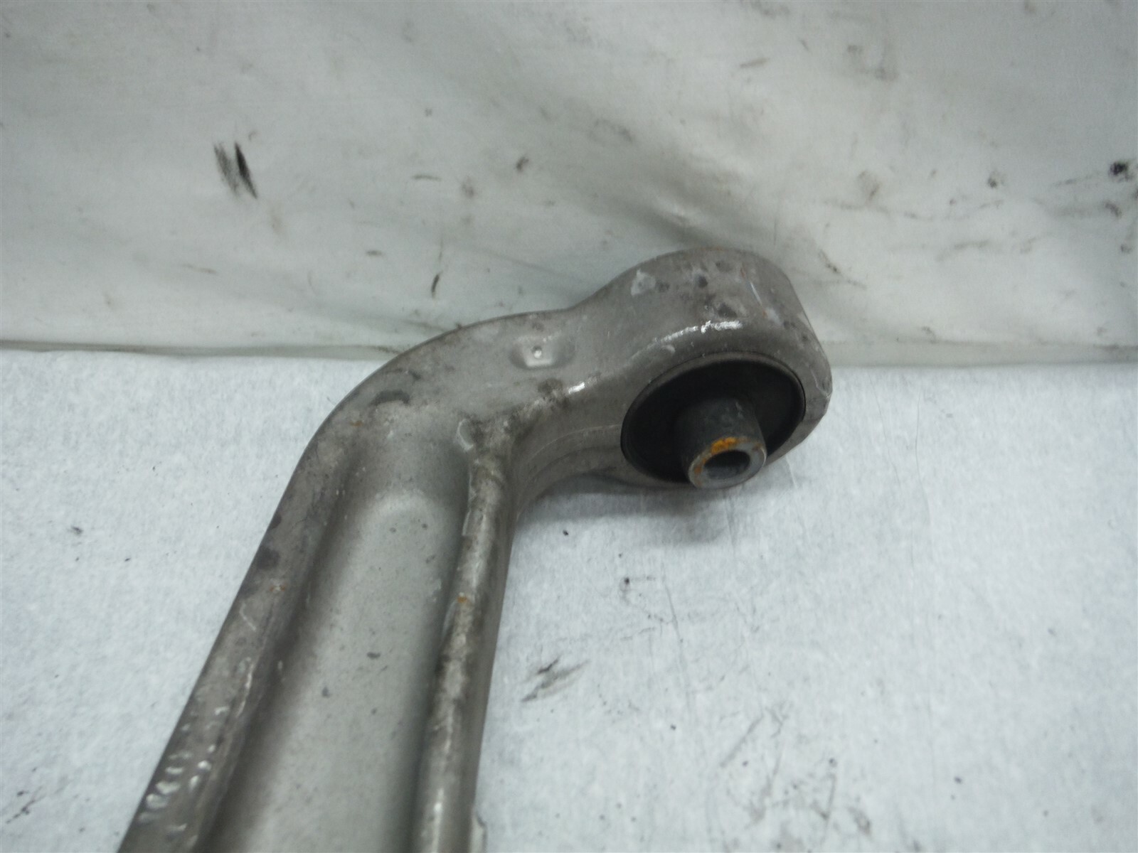 2014-2016 MASERATI QUATTROPORTE PASSENGER RIGHT LOWER CONTROL ARM 06700069330