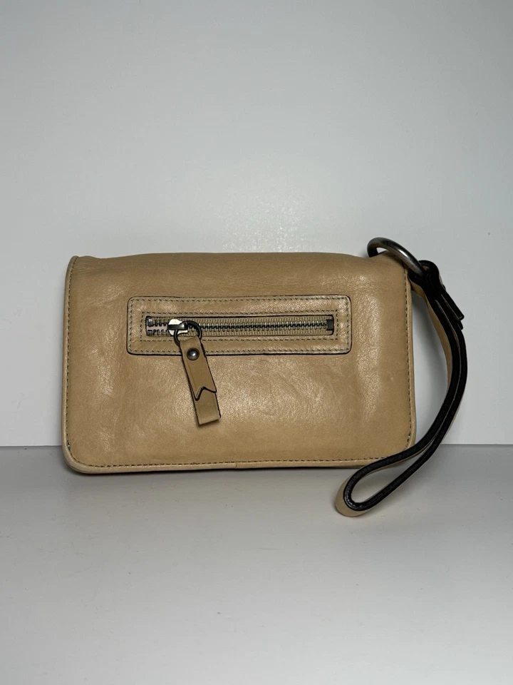 RARE Vintage Y2K Juicy Couture 100% Leather Accordion Wristlet Wallet-NUDE! HTF - Image 3 of 4