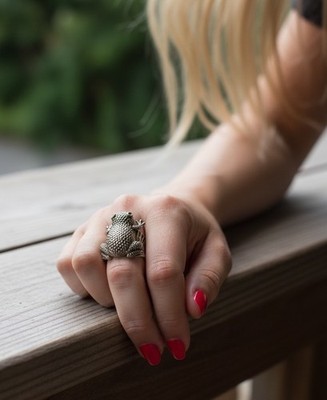 Ring Frog toad realistic silver tone textured stretch bands one size fits all