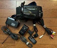 Sony Handycam AF CCD-TR61 Camcorder 8mm Video8 Remote VCR Transfer Bundle