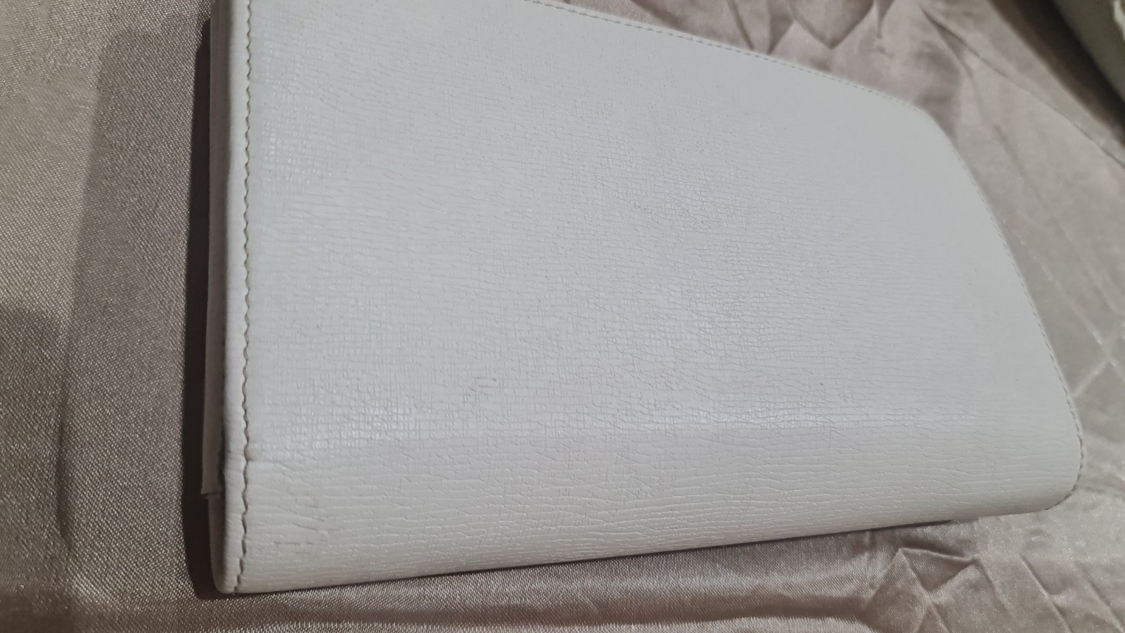 AUTHENTIC Gucci White Leather Interlocking GG Cro… - image 22