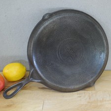 Griswold Cast Iron Skillet Griddle 108 201A L...