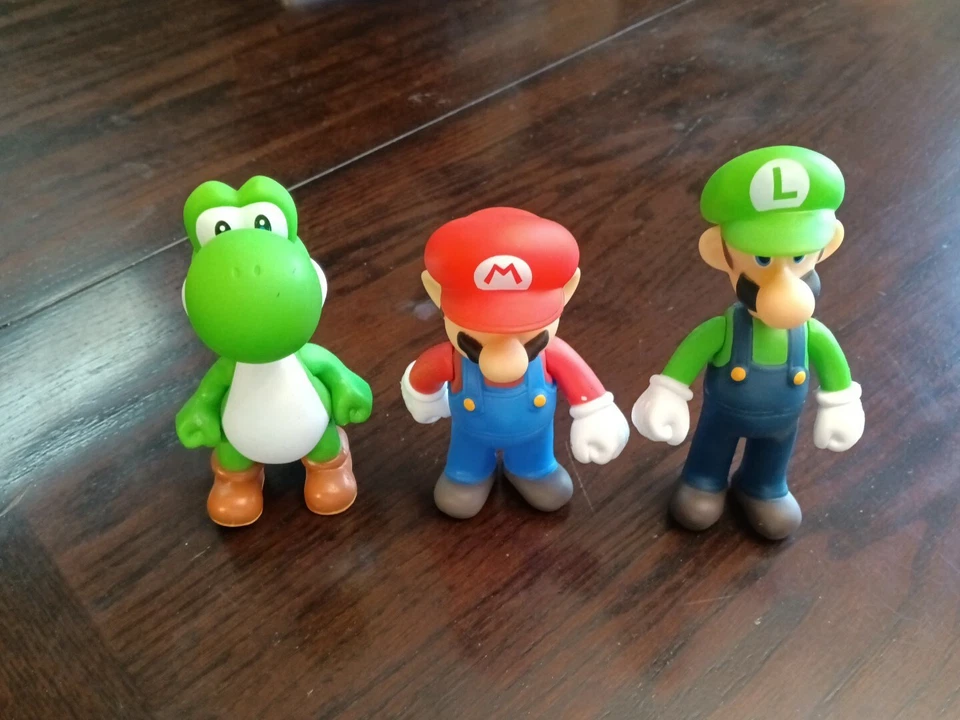 (LOT 3) Banpresto Mario 5inch Figures Yoshi, Luigi, Mario Used Fast Shipping  - Image 2 of 4