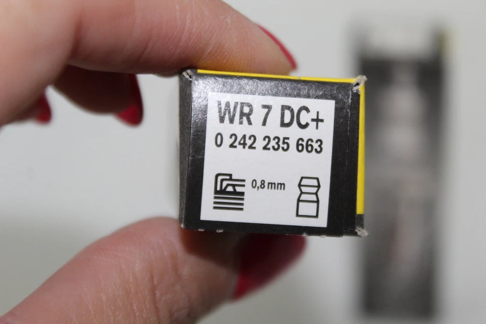 Комплект из 4 свечей для Alfa Romeo 75 Alfetta Gt Gtv 0242235663 Wr7Dc+ - Изображение 2 из 4