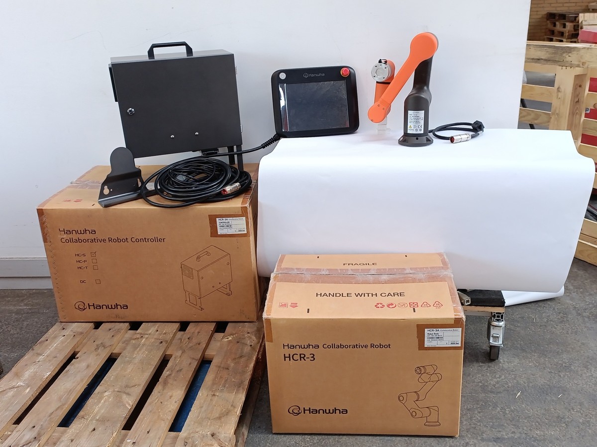 Hanwha HCR-3A RM-AM-0013A Collaborative Robot Arm W/ RM-AM-0021A