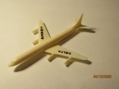Vintage Delta Airlines Plastic Premium Promo Super DC-8 Jet Airplane Cereal