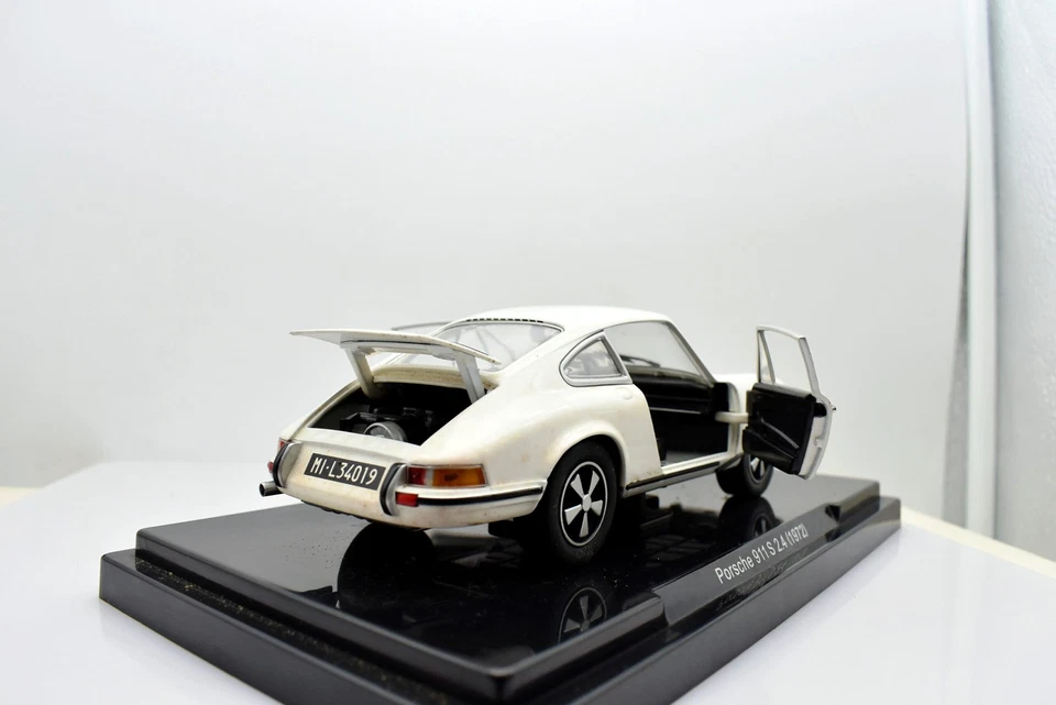 Modellino auto scala 1:24 Porsche 911 modellismo statico collezione asta usati - Immagine 4 di 4