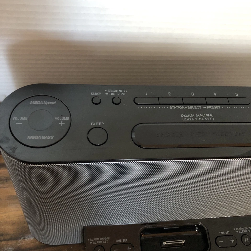 Sony Dream Machine AM/FM Clock Radio w/ 13 Pin iPod/iPhone Dock Model ICF-CS10iP - Image 4 of 4