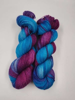 handgefärbte Medi Socks - Merino Sockenwolle 100 g - TÜRKISER ROTKOHL  736