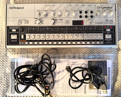 Roland TR-06 Drum Machine Boutique Rhythm Composer w/ DK-01 Dock