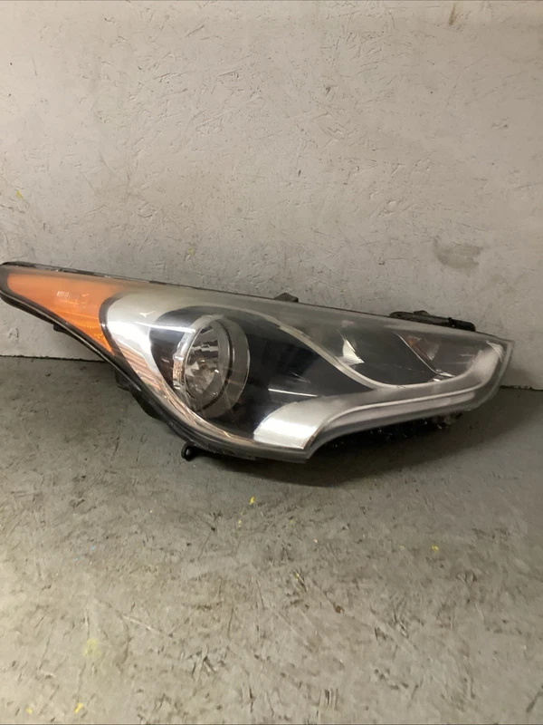 2012-2017 Hyundai Veloster RIGHT RH PASSSENGER SIDE HEADLIGHT OEM NON PROJECTION