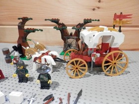 LEGO 7188 Kingdoms Castle King's Carriage Ambush With Minifigures & Instructions