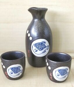 Japanese Pufferfish Design Sake Set  --1 Bottle and 2 Cups -- Fugu