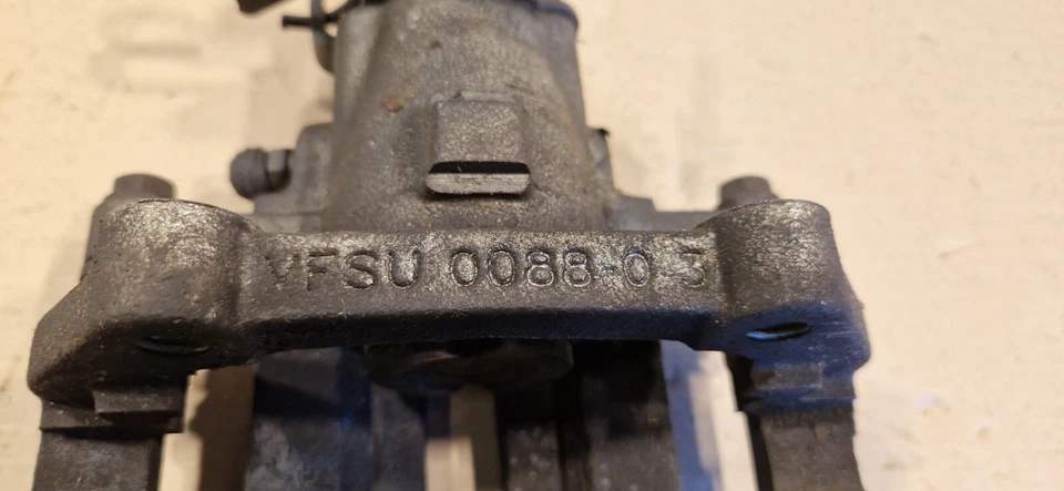 2005-2009 FORD MUSTANG ПЕРЕДНИЙ ЛЕВЫЙ ВОДИТЕЛЬ БОКОВОЙ ТОРМОЗ СУППОРТ VFSU-0088 - Изображение 2 из 4