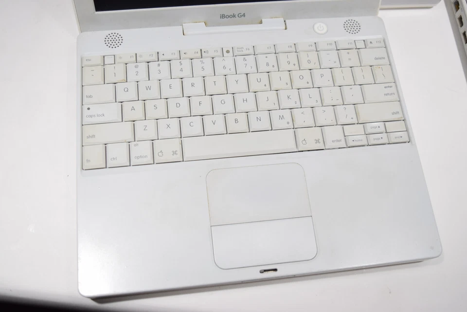 2005 Apple iBook G4 12" A1133 - 1.33GHz PowerPC G4, Various *see desc* - Image 4 of 4