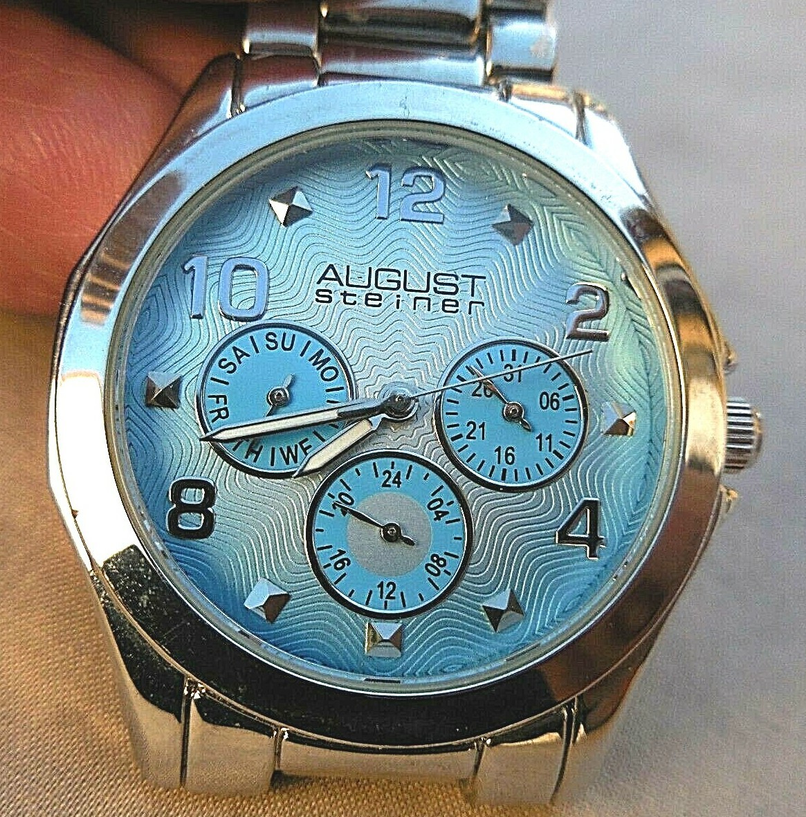 Montre étanche August Steiner AS8150 cadran sérigraphie bleu dégradé