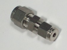 1 - Swagelok Stainless Steel Reducing Union, 1/4" Tube x 1/8" Tube , SS-400-6-2