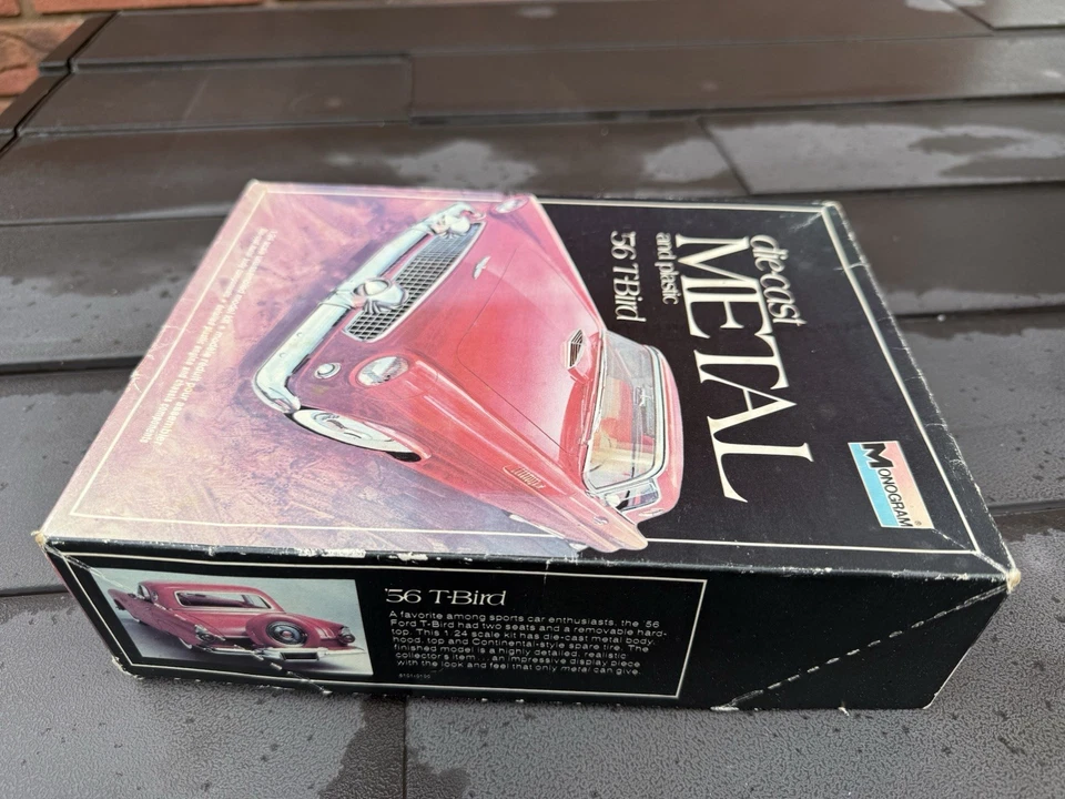 Kit modelo Ford Thunderbird 1:24 monograma 56 - pieza construida Foto 3 de 4