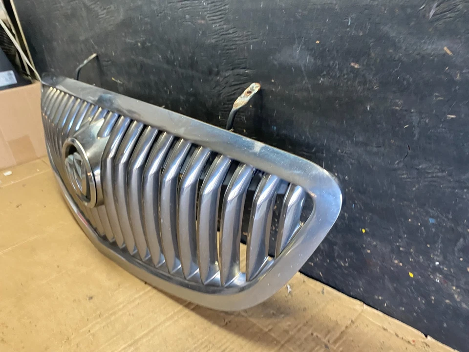 Parrilla superior delantera Buick Enclave 2008 a 2012 OEM T3980 DG Foto 2 de 4