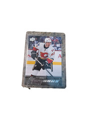 2015-16 Upper Deck Sam Bennett Young Guns Rookie Card Flames. rookie card picture