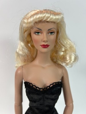 Brenda Starr Tonner Doll ''Basic Daphne'' 2004 with box