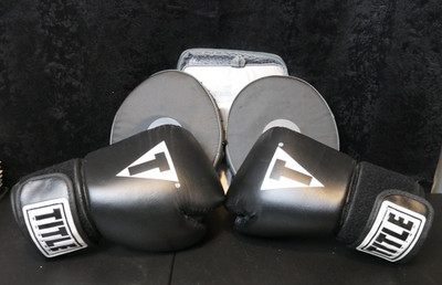 Everlast Boxing Advanced Punch Mitts & 12 oz. Title Gloves
