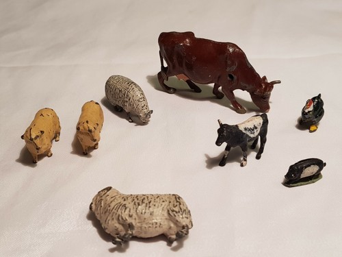 Lot - A large collection of vintage Britains lead farm animals playworn