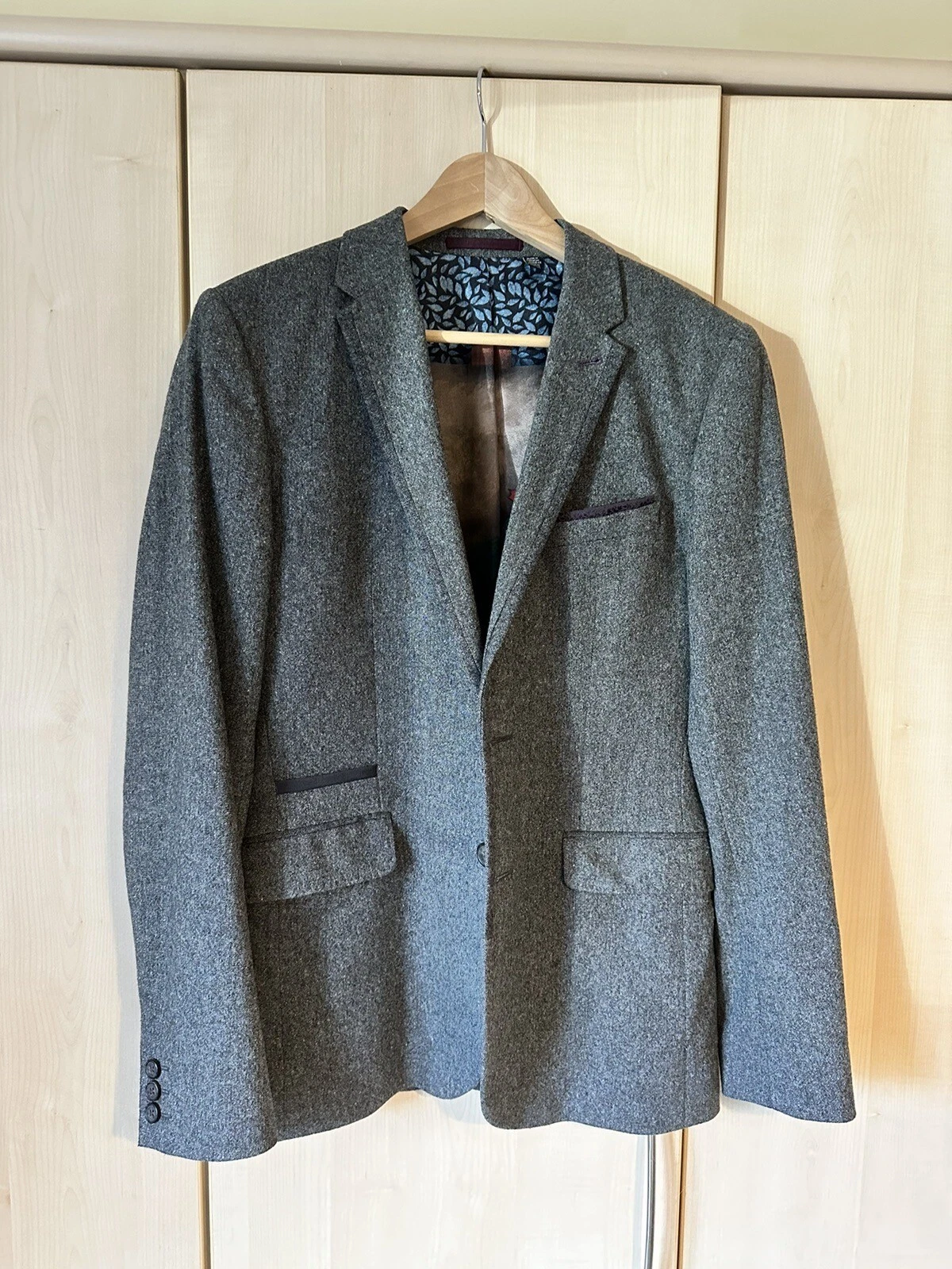 Ted Baker Sports Jacket / Grey Blazer - Mens Ted Baker. Medium 38R
