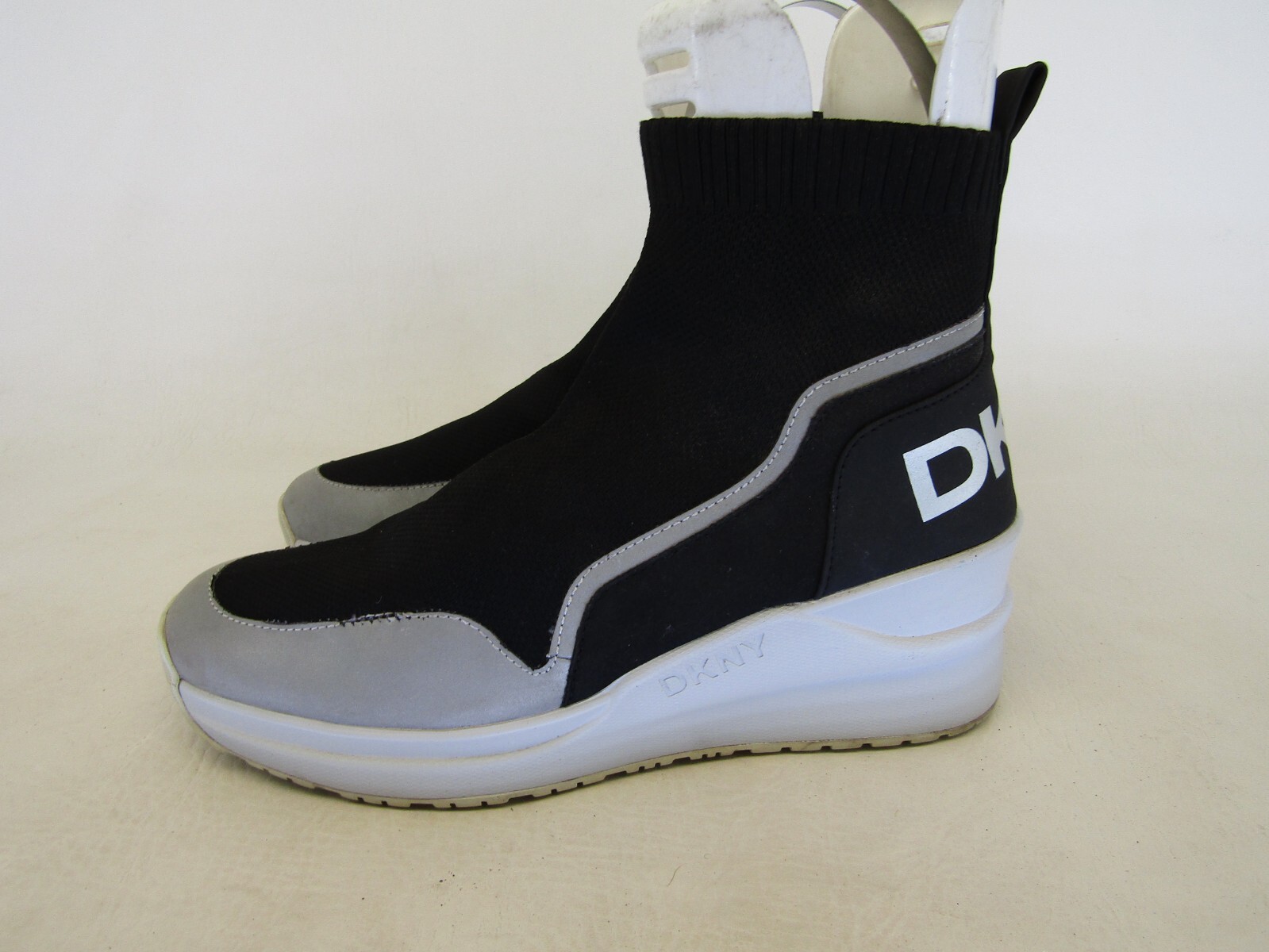 DKNY Womens Size 10 M Black Wedge Ankle Fashion Boots Bootie