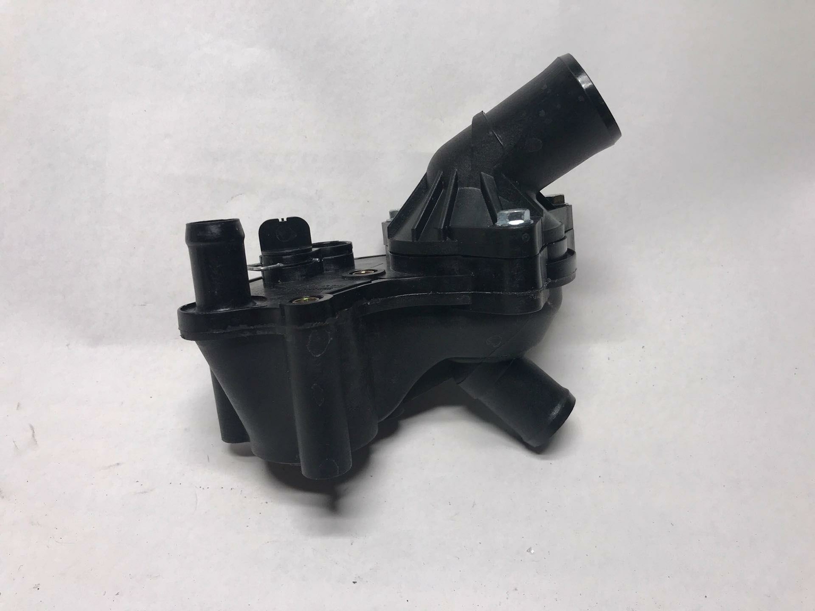 2004 Ford Explorer Thermostat Housing