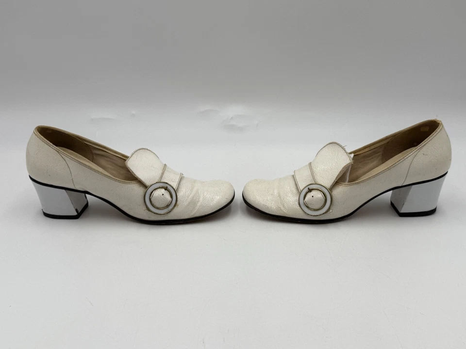 Lote de 5 pares de zapatos de charol vintage de los años 60/70 para niñas accesorios exhibición de museo Foto 4 de 4