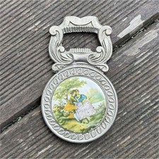 Décapsuleur métal motif pièce armoiries avec médaillon décoratif, 1 pièce