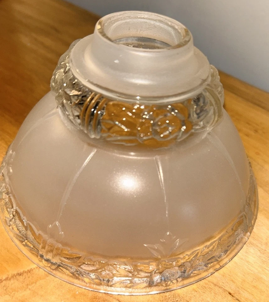 Chimeneas de pantalla de lámpara de huracán Art Deco de vidrio soplado esmerilado Foto 2 de 4