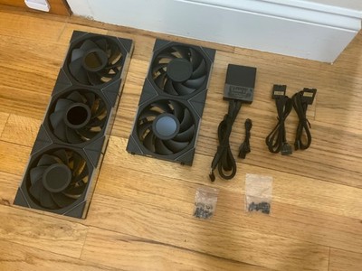 5 Lian Li UNI Fans 120mm LCD TL Series  with Controller - black