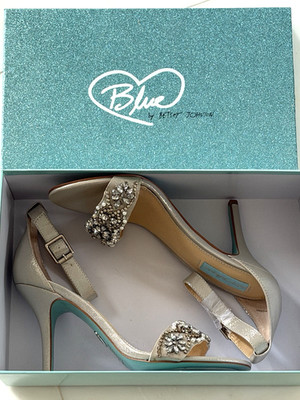 Betsy Johnson Gina Womens Silver Metallic Embellished Dress Shoes Heels size 9