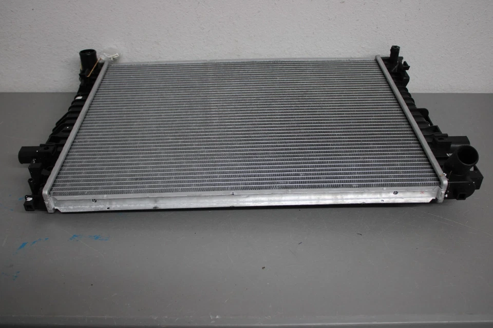 2006 2007 2008 2009 FORD CROWN VICTORIA RADIATOR Foto 3 de 4