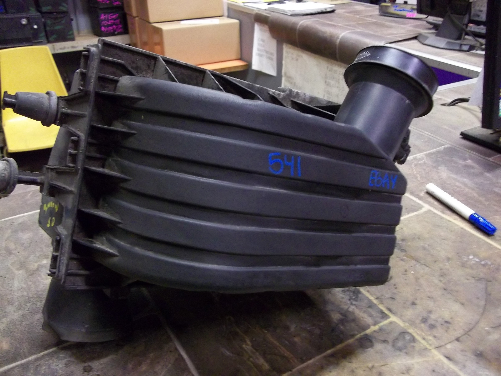 04 05 2004 2005 MERCURY MOUNTAINEER FORD EXPLORER OEM AIR CLEANER AIR BOX 