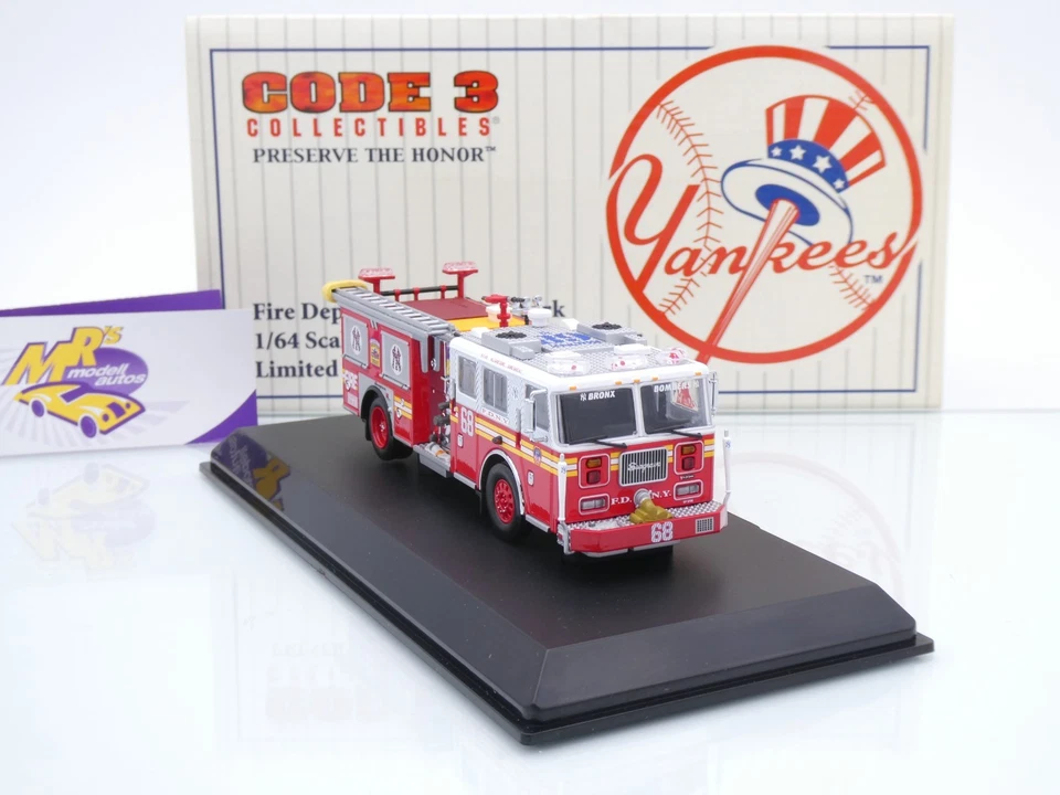 Code 3 12831 # Seagrave Pumper F.D.N.Y. Engine Company 68 " N. Y. Yankees " 1:64 - Bild 4 von 4