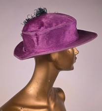 EDWARDIAN PURPLE VELVET HAT W FEATHER PLUME