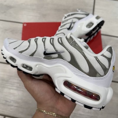 NIKE AIR MAX PLUS SE WHITE CHROME SILVER Size 6 HJ9743-100 | eBay