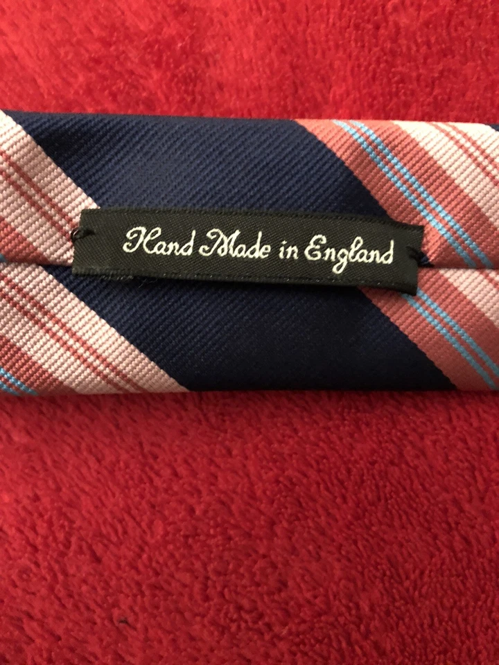 Corbata Holliday & Brown azul marino con rayas rosadas y cielo hecha a mano en Inglaterra 3,75/58 usada en excelente estado Foto 3 de 4