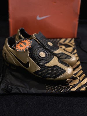 nike total 90 laser 2 silver