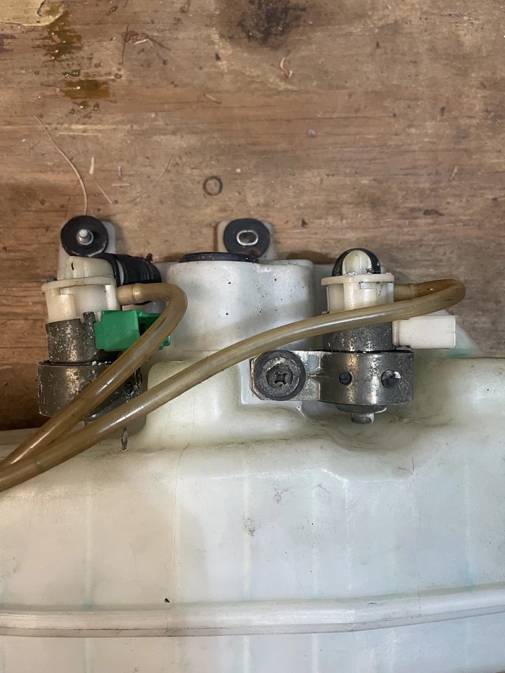 NISSAN Z32 300ZX 2+0 REAR WINDSHIELD WASHER RESERVOIR TANK W PUMPS OEM - Image 3 of 3