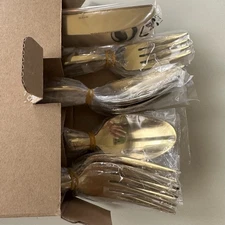 Queari Gold Silverware 20 piece Set beautiful shiny modern style Flatware