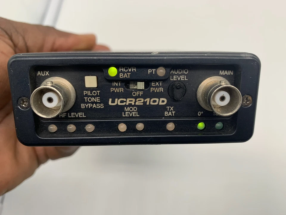 LECTROSONICS UCR210D Receiver Block 25 - NO ANTENNAS (640.0-665.5 MHz) - Image 2 of 3