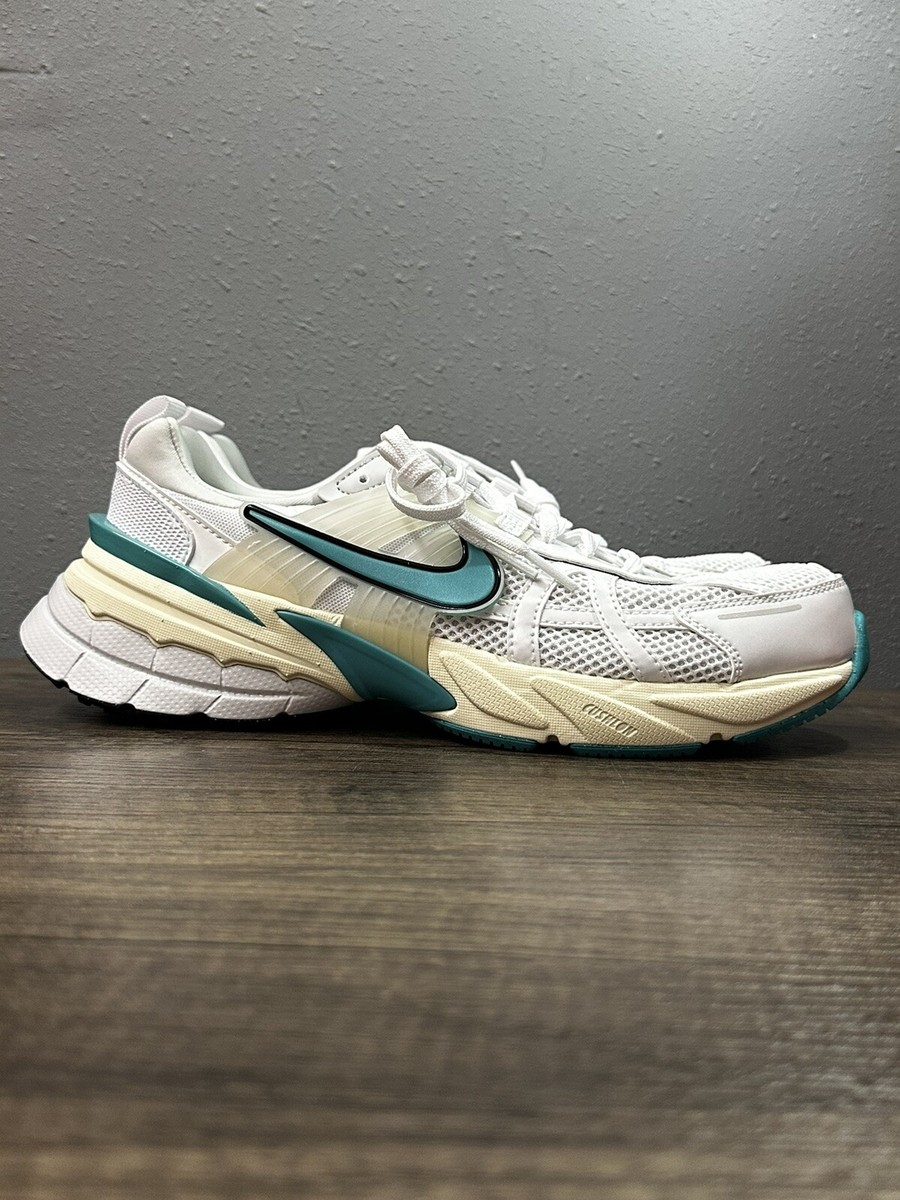 Nike V2K Run 'White/Dusty Cactus' (FD0736-105) Womens Size 10