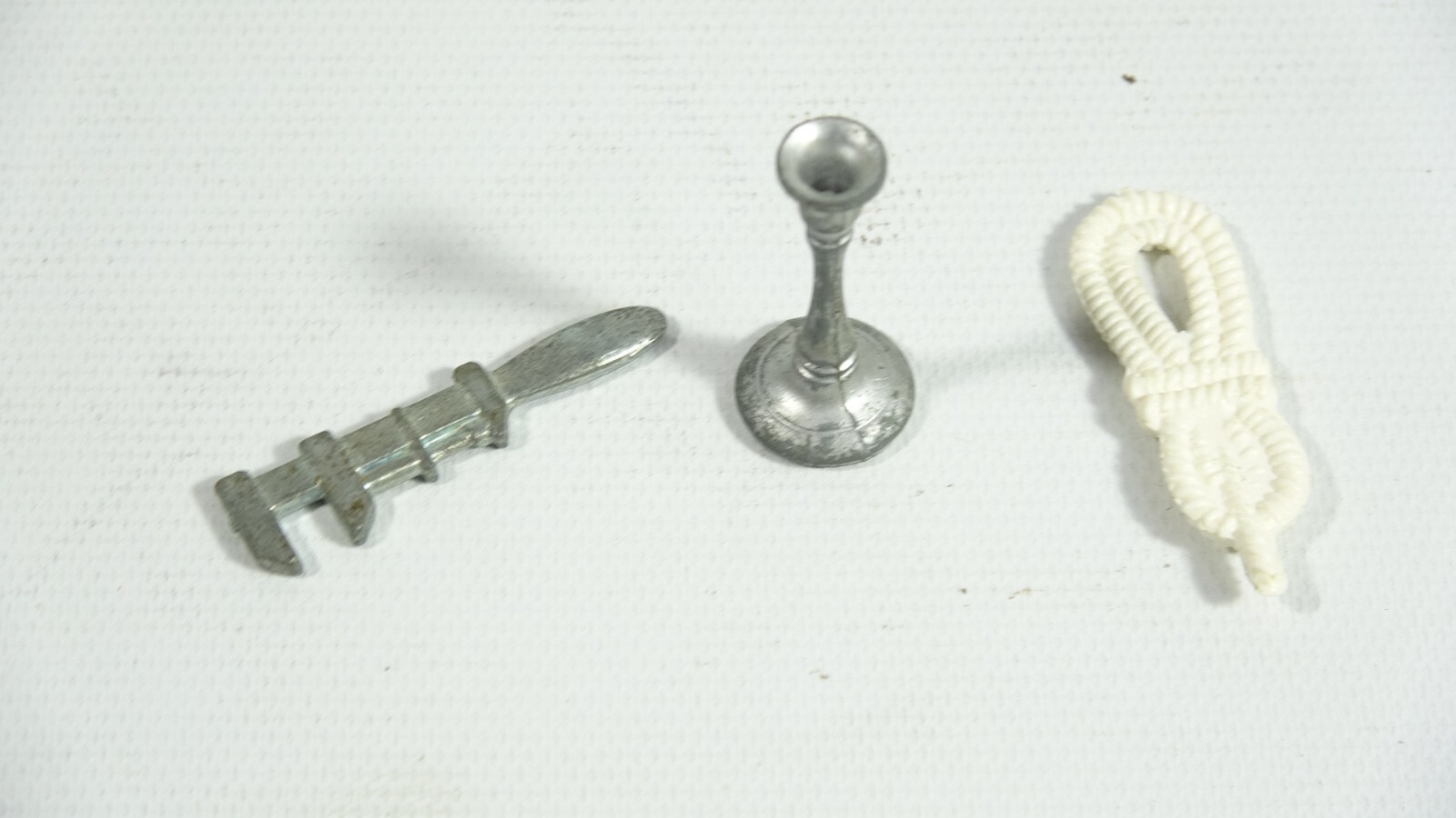 1972 Clue Game Tokens & Weapons 4 Tokens Candlestick Wrench