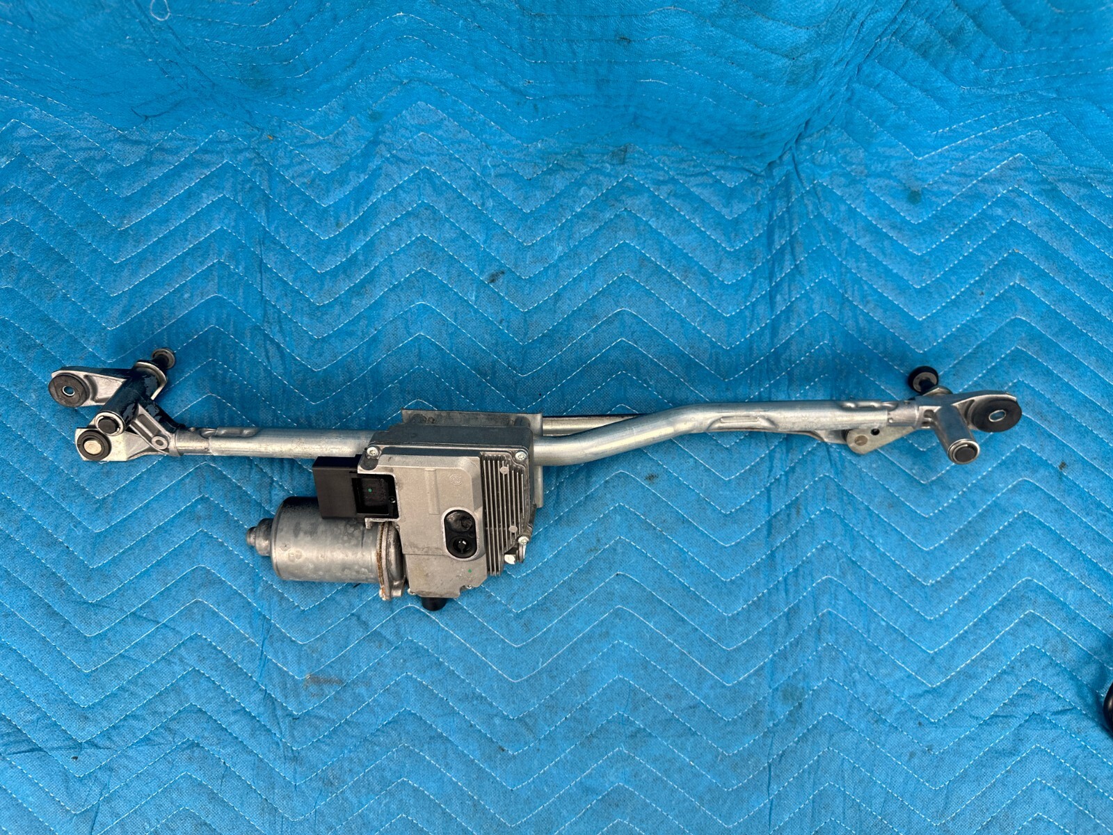 Bentley Cont Flying Spur Windshield Wiper Motor w/ Linkage 29k 2006-2012 OEM