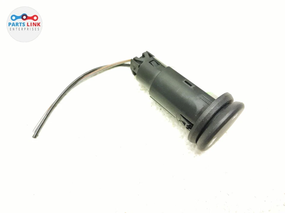 2017-23 LAND ROVER DISCOVERY CONSOLE 5V USB PORT POWER CHARGER SOCKET PLUG L462 - Image 3 of 4